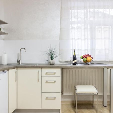 City Center Vip Studio Apartment Lviv Bagian luar foto