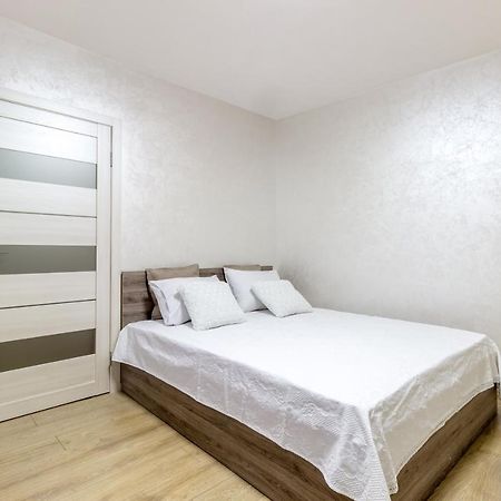City Center Vip Studio Apartment Lviv Bagian luar foto