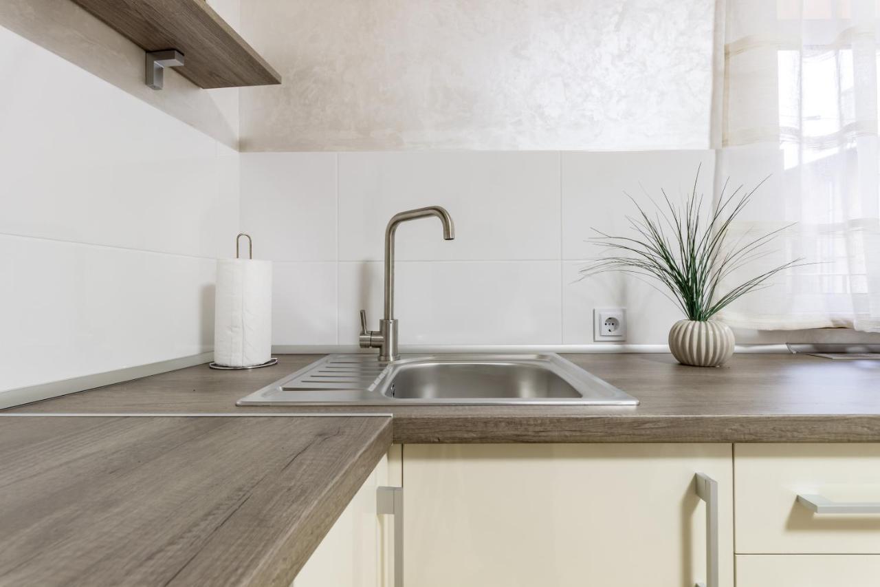 City Center Vip Studio Apartment Lviv Bagian luar foto