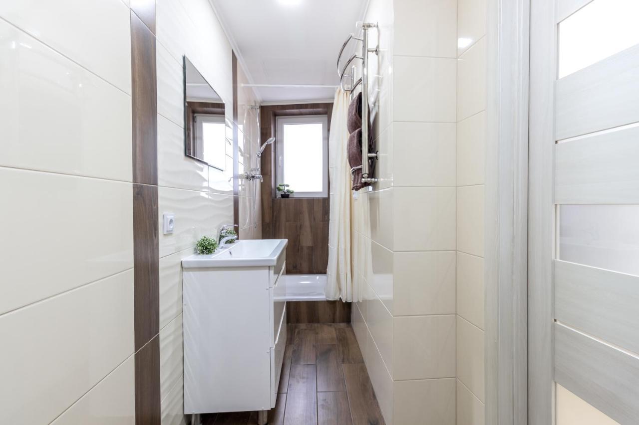 City Center Vip Studio Apartment Lviv Bagian luar foto