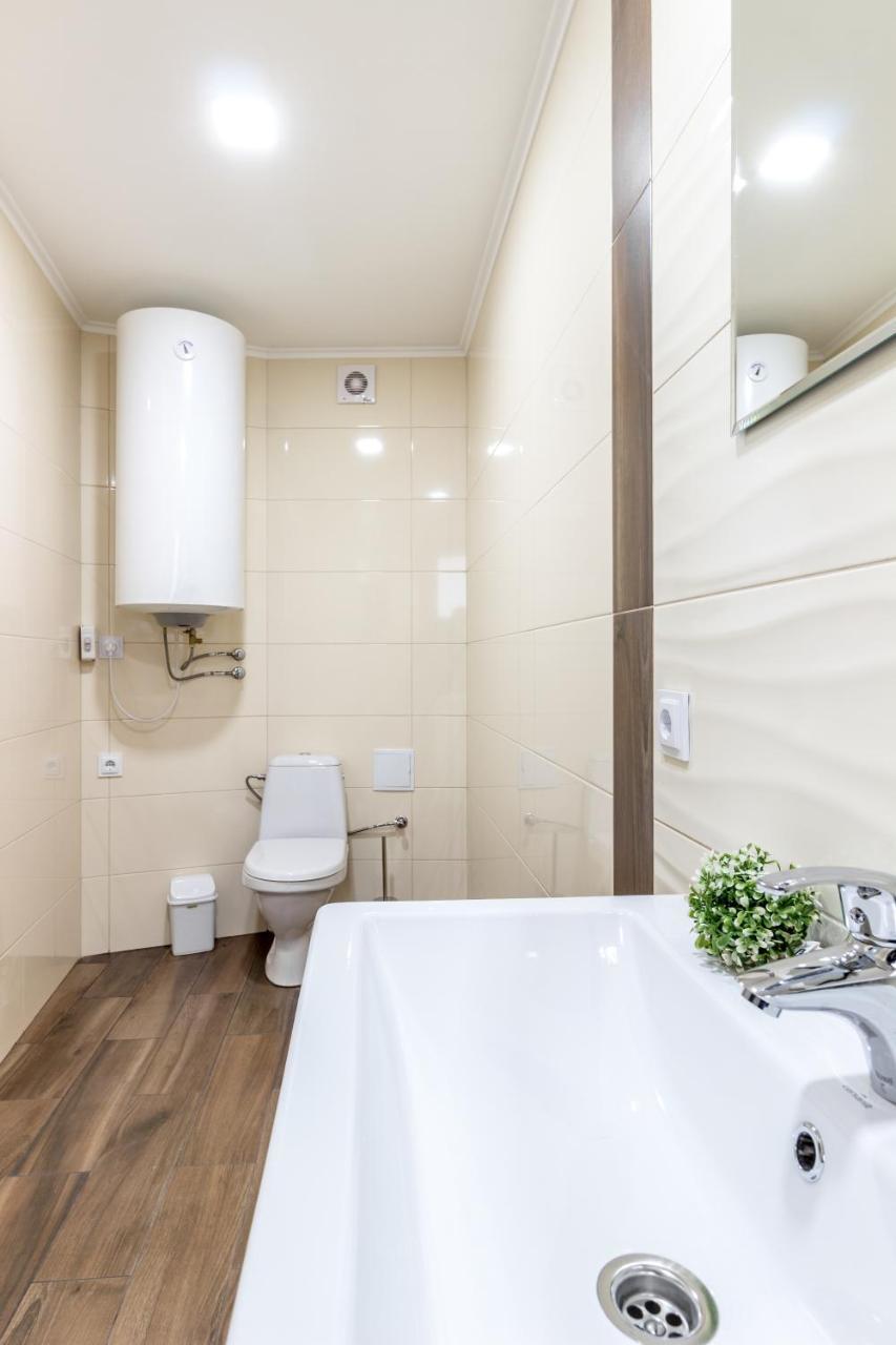 City Center Vip Studio Apartment Lviv Bagian luar foto