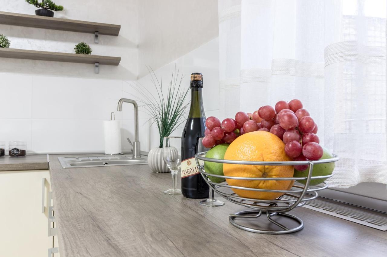 City Center Vip Studio Apartment Lviv Bagian luar foto