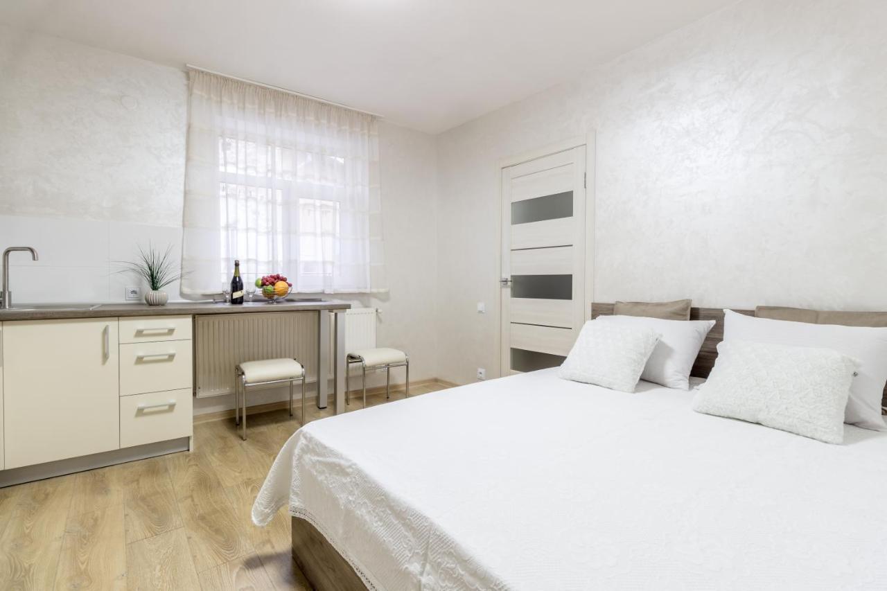 City Center Vip Studio Apartment Lviv Bagian luar foto