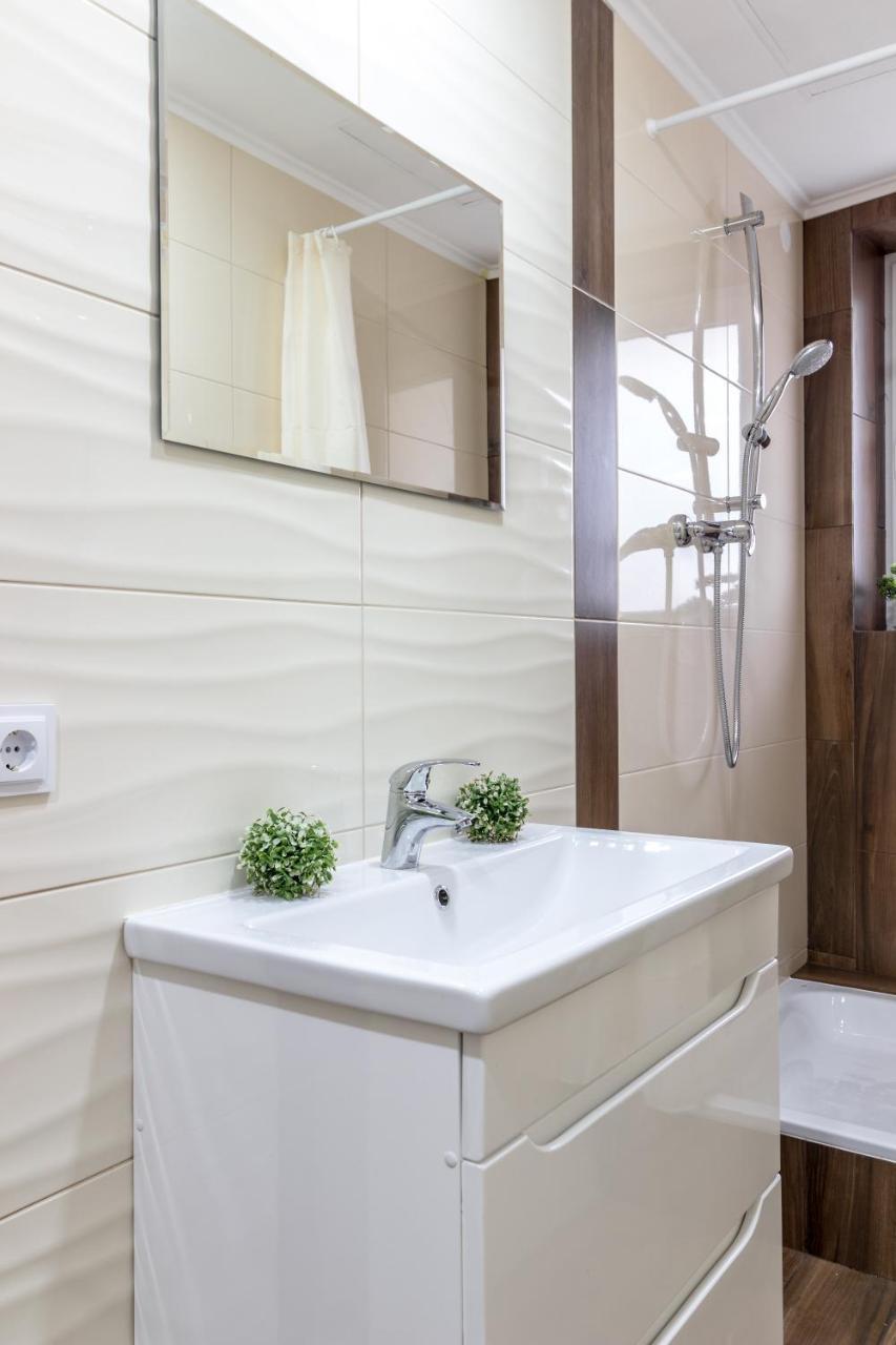 City Center Vip Studio Apartment Lviv Bagian luar foto
