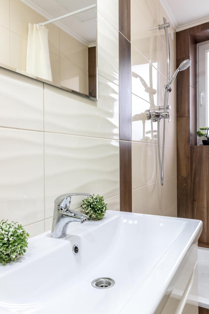 City Center Vip Studio Apartment Lviv Bagian luar foto